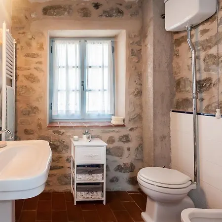 Tuscan - Capanna Dei Muli Regnano (Massa-Carrara)
